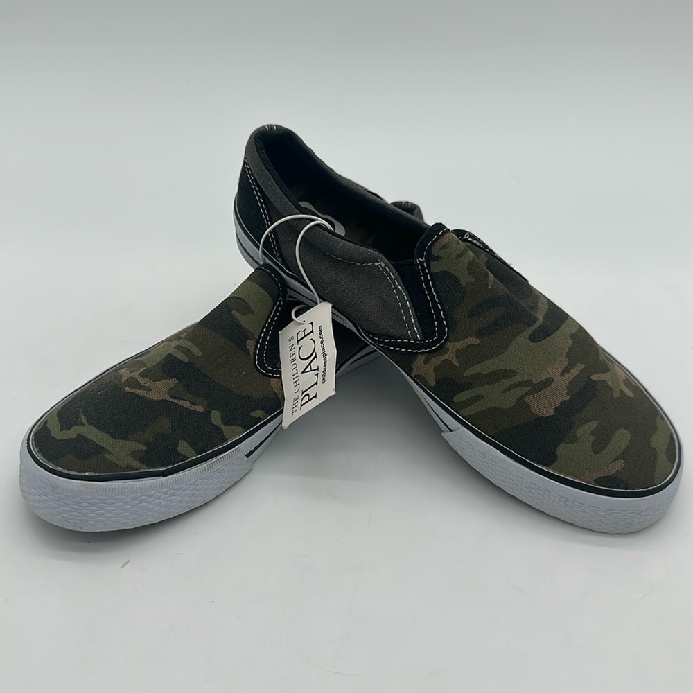 The Children's Place Green and Black Sneakers Size 3 Youth NWT